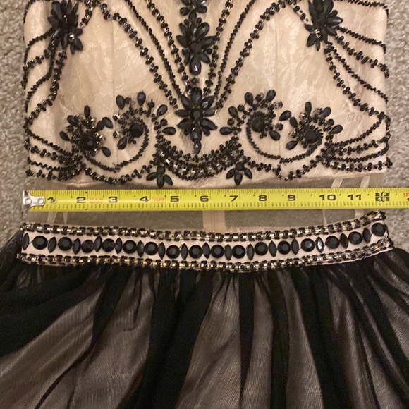 Black and nude color dress by Cinderella. - Picture 9 of 9